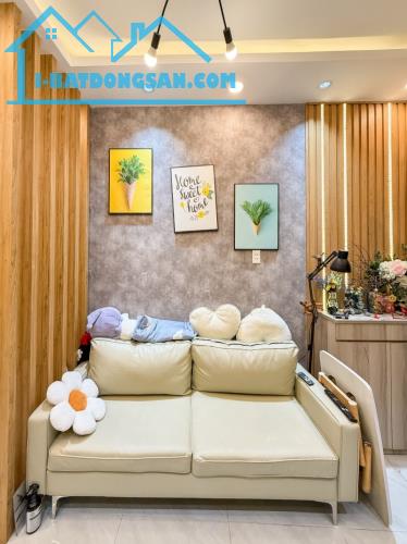 NHÀ ĐẸP FULL NỘI THẤT - GẦN CHỢ BÀ CHIỂU - HẺM XE HƠI KIA - SÁT MẶT TIỀN- 20m VUÔNG A4- 2 - 5