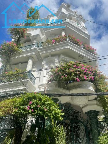 Siêu Biệt Thự 2 mặt tiền phường 15 quận 10 (Dt 20x28m) 1 hầm 3 lầu tiện ở liền
