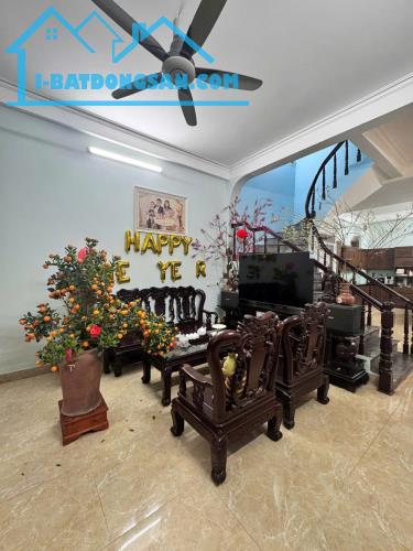 Nhà đẹp Trương Định, ô tô 7 chỗ vào nhà, 71m2 siêu rộng, 4 tầng, ngay cạnh Nam Đô, sổ đẹp