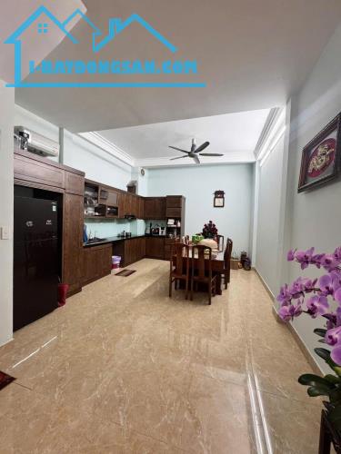 Nhà đẹp Trương Định, ô tô 7 chỗ vào nhà, 71m2 siêu rộng, 4 tầng, ngay cạnh Nam Đô, sổ đẹp - 1