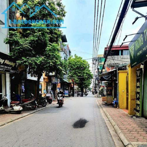 ✨ Bán Gấp Nhà 4 Tầng và Tặng Sổ Đỏ 50m2 Đất - Trâu Quỳ, Gia Lâm, Hà Nội ✨ Lh 0989894845