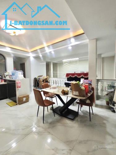 Nhà 4 tầng, 130m2, ngay Nguyễn Duy Trinh, ngang hiếm 7m, nhỉnh 8 tỷ