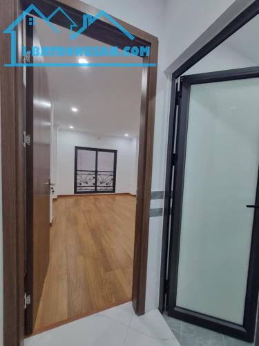 Bán Nhà: Tựu Liệt, 40m2, 5 tầng, gần bãi xe, oto cổng, ô chờ thang máy. hơn 5 tỷ - 2