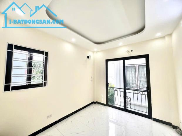 HIẾM - NGUYỄN VĂN CỪ - LONG BIÊN - 1P SANG PHỐ - OTO - 37M2 - 5 TẦNG - 6TY5 - 2