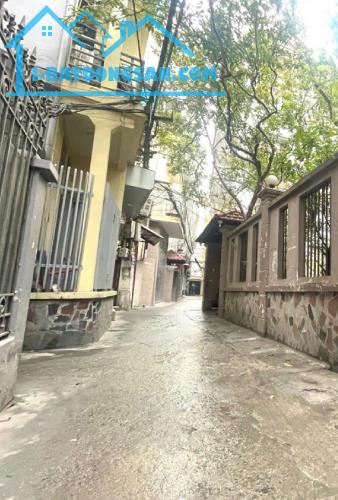 Nhà Đào Tấn 35m2 x mặt tiền 3.5M - Ngõ thông thoáng - Sổ nở hậu.