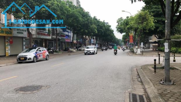 Siêu đẹp!Bàn nhà Mặt phố Trường Lâm, ô tô tránh,vỉa hè,70M,MT 4.5M,KD đỉnh.Giá 20 tỷ - 1