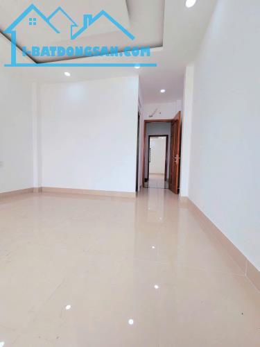ĐI NÁT PHÚ NHUẬN - KG CÓ CĂN THỨ 2 - 5 TẦNG - 6PN LỚN - BTCT - HXH NGỦ NHÀ - PHAN ĐÌNH - 2