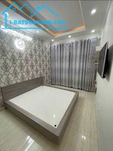 Cần bán gấp nhà hẻm 146 Đoàn Văn Bơ P9 Q4 3 lầu sân thượng 3PN