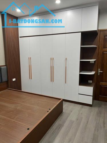 Bán nhà Phố Trạm,Long Biên 5 tầng, 42m,MT4m,sát oto gần 7 tỷ. - 2