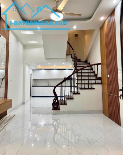 +Ngọc Thụy-Long Biên-DT46m2- 5T-MT4 nhỉnh 6.5 tỷ (đàm phán).