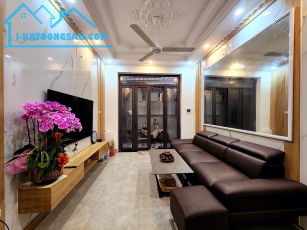 Gấp! 
Bán nhà ĐẶNG TIẾN ĐÔNG 34m² hơn 7 tỷ - Nhà xinh, gần ô tô, ngõ nông hiếm có