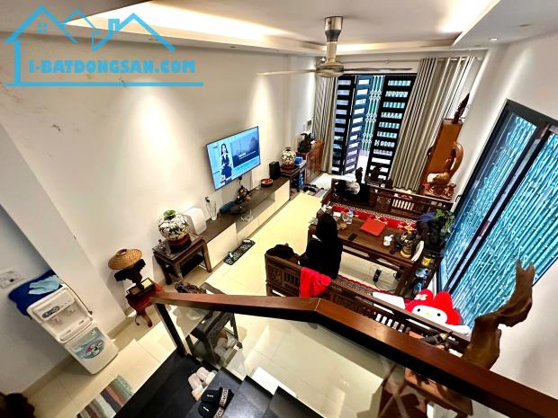 Bán nhà phố Thanh Am 57m2x3T, ngõ rộng thoáng ba gác, giá 6.3 tỷ