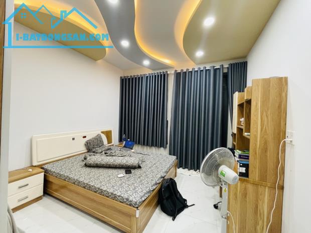 NHÀ ĐẸP BÁN QUANG TRUNG GV - GIÁP SIÊU THỊ EMART 2 - DT 52M² - 4 TẦNG LẦU CHỈ 5.X TỶ - 2