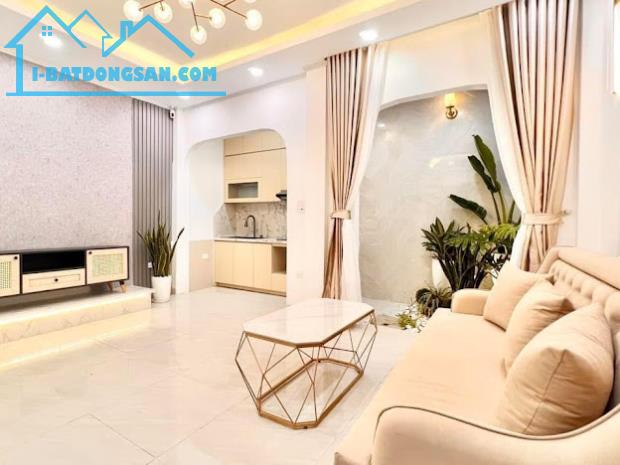 BÁN GẤP NHÀ NGỌC LÂM - GIẢM SÂU 200TR -NHÀ ĐẸP - SÁT Ô TÔ