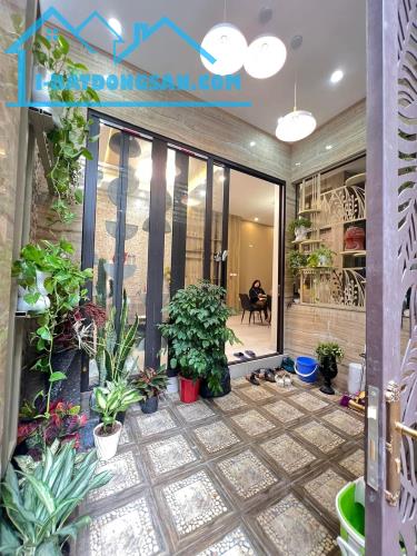 Bán Nhanh Nhà Phố Ngọc Lâm, Long Biên 55m2 5T Chỉ 12 Tỷ, Ngõ Ô Tô Full Nội Thất