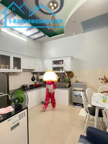 bán nhà gấp xuân thới sơn hóc môn  xe hơi đậu cửa giá 3,55 tỷ - 2