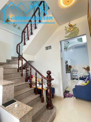 bán nhà gấp xuân thới sơn hóc môn  xe hơi đậu cửa giá 3,55 tỷ - 3
