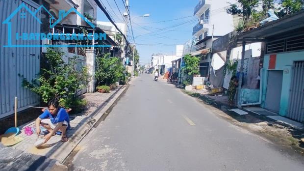 Nhà mặt tiền HT 06 ,Hiệp Thành ,Q12 DT 102 m2 . Giá chỉ 5.2 tỷ (TL).