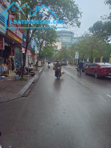 BÁN NHÀ NGAY CHỢ TỨ HIỆP . VĂN ĐIỂN. NGÕ RỘNG TO. NHÀ ĐẸP . VỊ TRÍ GẦN ỦY BAN