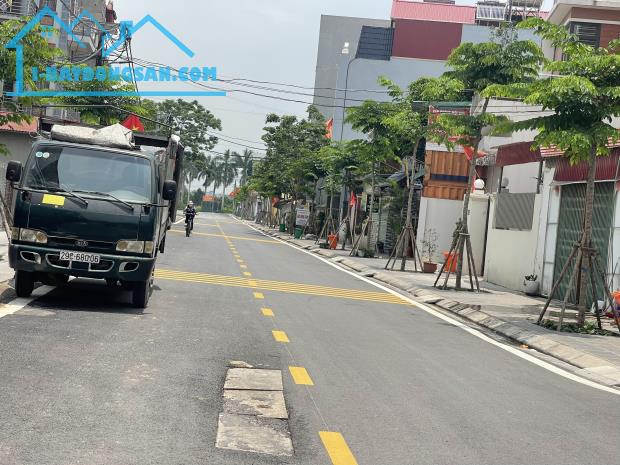 Nhỉnh 4 tỷ xíu xiu, sở hữu ngay gần 50m đất Lễ Pháp - Tiên Dương - Đông Anh, ô tô 16 chỗ v