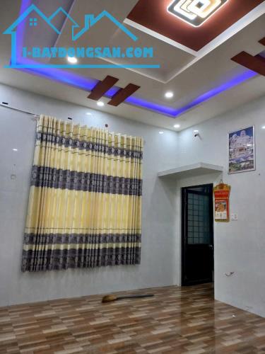 Nhà mặt tiền thành phố Bến Tre ngang 12, sảnh trước làm kinh doanh, 2PN, 2WC và gác