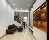 Tin hót bán nhà Ngọc Thụy Long Biên 38m2 x 4 tầng giá 6 tỷ 5, ô tô đến cửa kinh doanh. + L