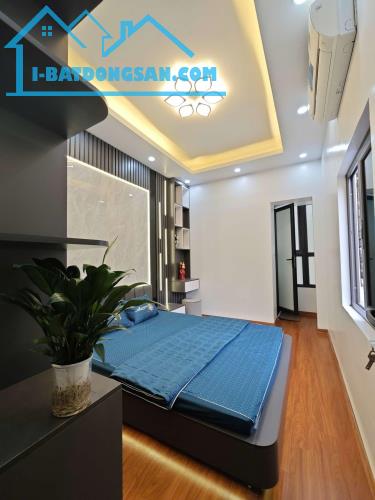 Bán nhà Cầu Giấy, 35m, 4 ngủ, 30m ra ô tô tránh, 6.5 tỷ, 0347282222