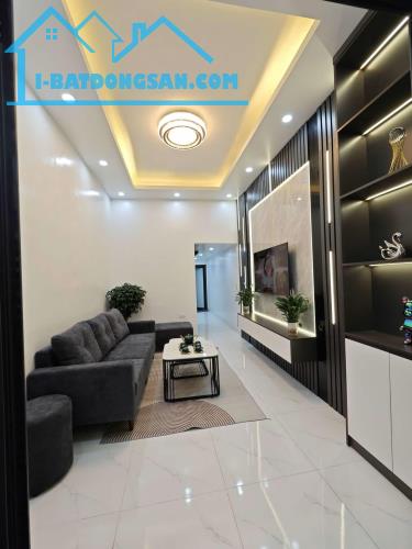 Bán nhà Cầu Giấy, 35m, 4 ngủ, 30m ra ô tô tránh, 6.5 tỷ, 0347282222 - 3
