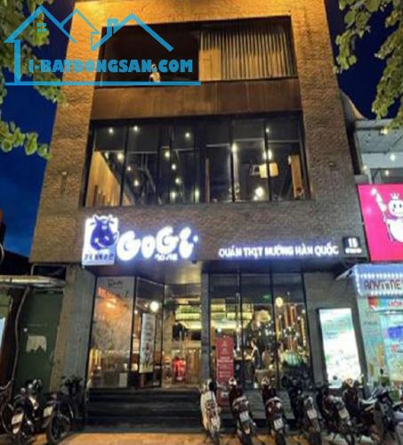 Bán Nhà Mặt Phố Nguyễn Phúc Lai, Đống Đa DT 98m2 x 4T MT:5m, Giá Rẻ.