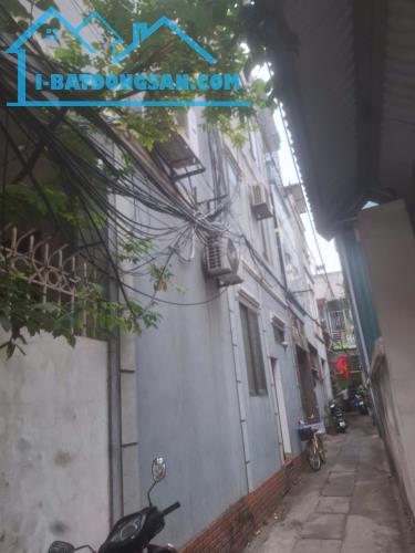 Hàng Siêu Hiếm chưa đến 3 tỷ, lõi Gia Thuỵ, phố Nguyễn Văn Cừ, nhà C4 ở luôn.  TL. LH 0936