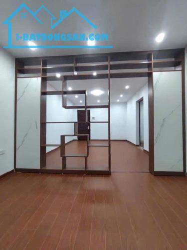 Tập thể Thanh Xuân Bắc, 80m2, lô góc tầng 2, 2 ngủ, chỉ 3,01 tỷ