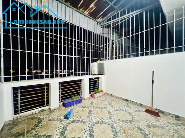 Bán nhà Lĩnh Nam giá 5.25 tỷ, diện tích 33m2, 5 tầng, mặt tiền 3.7m