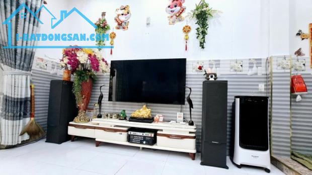 ♪ Nhà kiệt Ô tô Đà Sơn thông Hoàng Văn Thái, 75m2, C4 sạch, 1.98 tỷ - 4