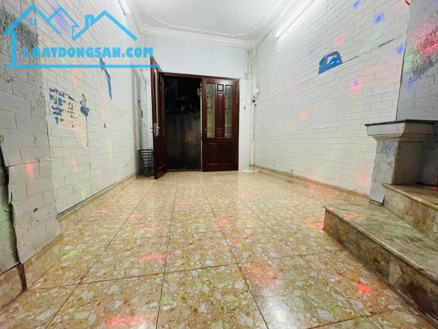 Bán nhà Hương Viên   18/25 m-5 tầng -4,95 tỷ   -Vị trí 1 nhà ra mặt phố  Thiết kế thông sà