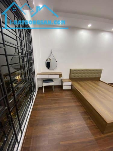 BÁN NHÀ NGỌC LÂM 50M2* 6 TẦNG* 8.2 TỶ, THANG MÁY,FULL NỘI THẤT