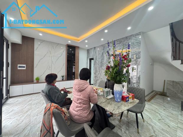 Bán nhà Hoàng Như Tiếp,Long Biên 6 tầng,45m,mt6m full nội thất chỉ 9 tỷ - 1