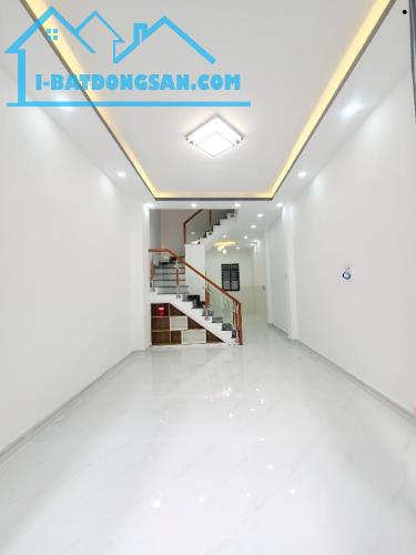 Bán gấp nhà đẹp lung linh ở ngay Âu Dương Lân, xe hơi đỗ cửa, 58m2, full nội thất, SHR.