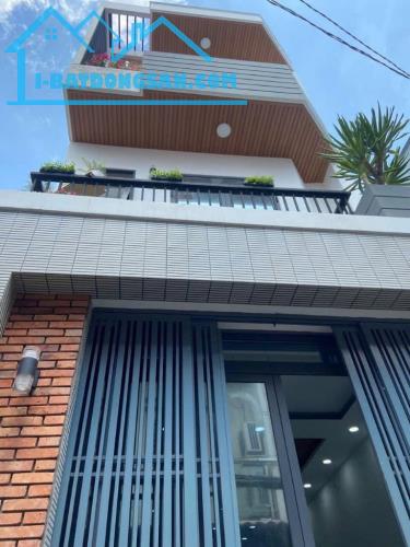 Bán căn góc ngang 4,3m, 3 lầu đúc, hẻm đẹp Âu Dương Lân P3-Q8