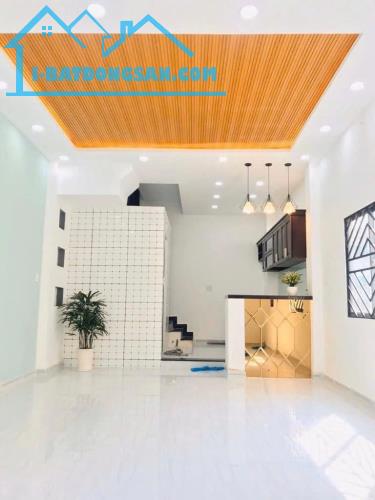 Bán căn góc ngang 4,3m, 3 lầu đúc, hẻm đẹp Âu Dương Lân P3-Q8 - 1