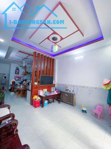 Bán nhà 2 mặt tiền Nguyễn Ái Quốc, gần BigC Tân Hiệp, Biên Hòa, 109m2, giá 9 tỷ 950.