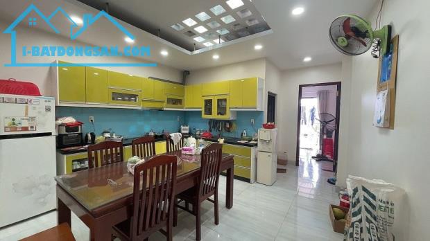 [4 Xe hơi đậu trong nhà] Nhà 5 Tầng đường Vườn Lài, dt 160m2 chỉ 16 tỷ tl