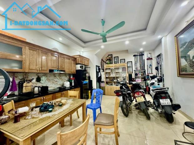 Bán nhà 5 tầng lô góc phố Hồ Tùng Mậu, Ngõ nông, Gần mặt phố, 3 thoáng, Tặng full nội thất - 2