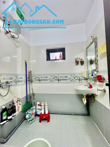 Bán nhà 5 tầng lô góc phố Hồ Tùng Mậu, Ngõ nông, Gần mặt phố, 3 thoáng, Tặng full nội thất