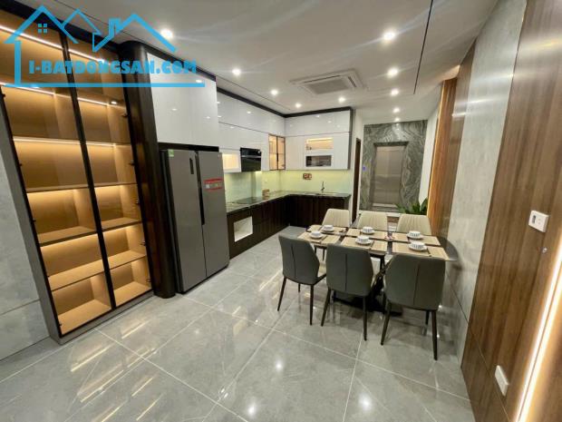 SIÊU PHẨM 7 TẦNG – THANG MÁY – FULL NỘI THẤT CAO CẤP – NGÕ GẦN Ô TÔ – LÕI LONG BIÊN