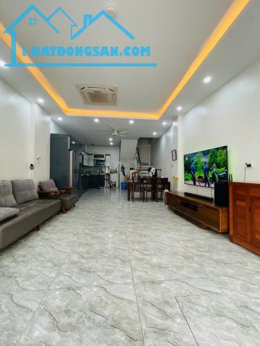 30m NGÕ Ô TÔ - CẦU GIẤY - 32m x 5T - 6,9 tỷ - MẶT TIỀN RỘNG, Ở NGAY - VUÔNG A4 - 1