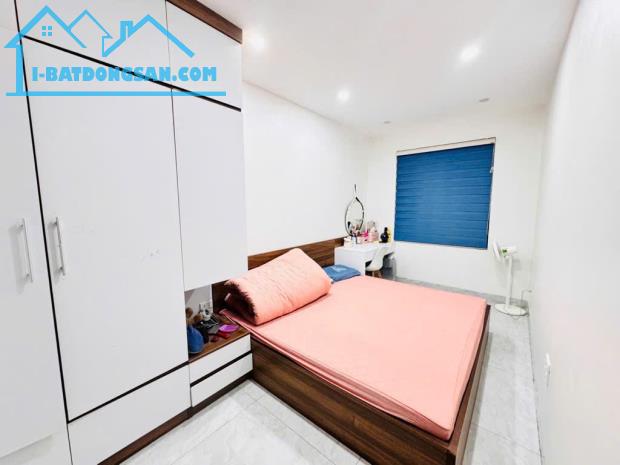 30m NGÕ Ô TÔ - CẦU GIẤY - 32m x 5T - 6,9 tỷ - MẶT TIỀN RỘNG, Ở NGAY - VUÔNG A4 - 2