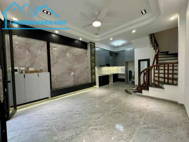 Bán nhà Thạch Bàn 34m 5tầng MT 4,5m Full Nội Thất 5,45tỷ - 4