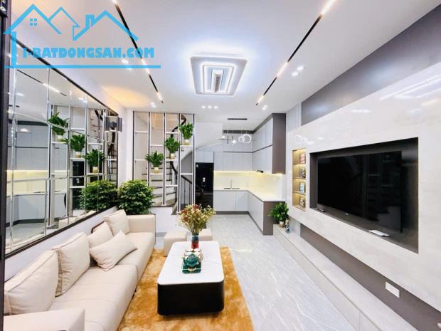 BÁN NHÀ ĐƯỜNG TRẦN THÁI TÔNG 33M2 5 TẦNG NHÀ MỚI ĐẸP, NỘI THẤT NHẬP CHỈ NHỈNH 6 TỶ