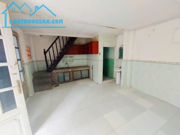 🏡 GIÁP QUẬN 1 - NHÀ CMT8 QUẬN 3 - NGANG 6M - HẺM XE HƠI - 80M RA MẶT TIỀN - 5.5 TỶ - 1