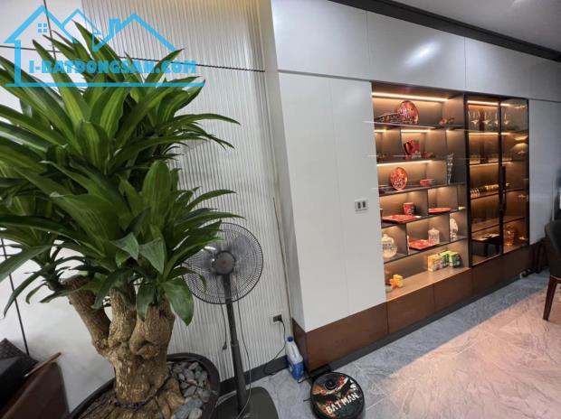 Quá ngon! phân lô KV Hoàng Cầu, ô tô, 3 bước ra hồ,40m*5 tầng chỉ 12tỷ - 1